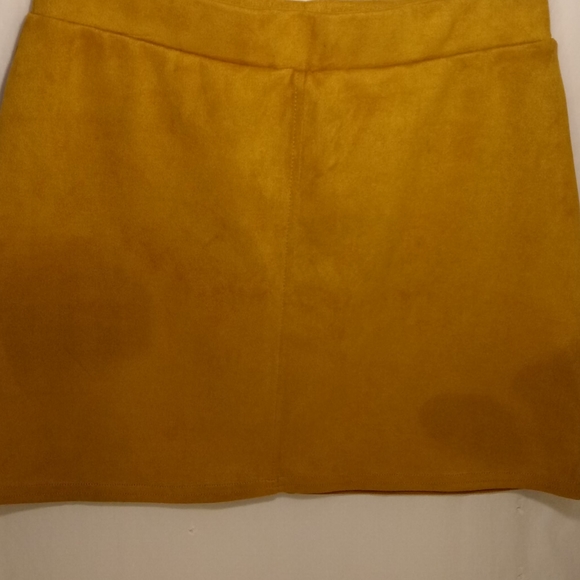 BLASHE MINI SKIRT - Picture 4 of 6